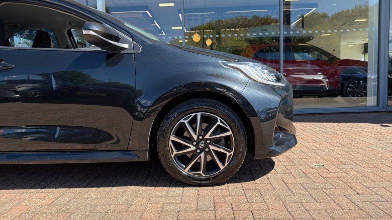 Toyota Yaris 1.5 Hybrid Design 5dr CVT Hybrid Hatchback